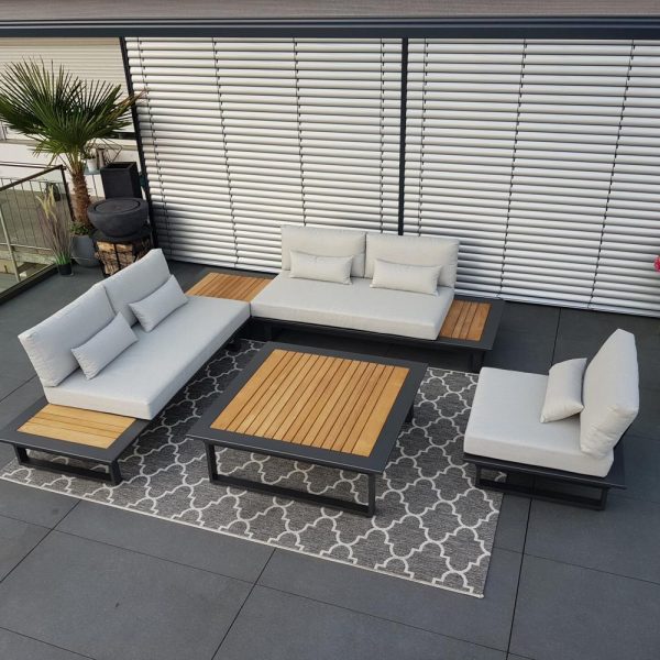 Edle Gartenlounge in Aluminium Anthrazit mit großzügiger Sitzfläche und Loungetisch mit Teakholz Irokoholz.
