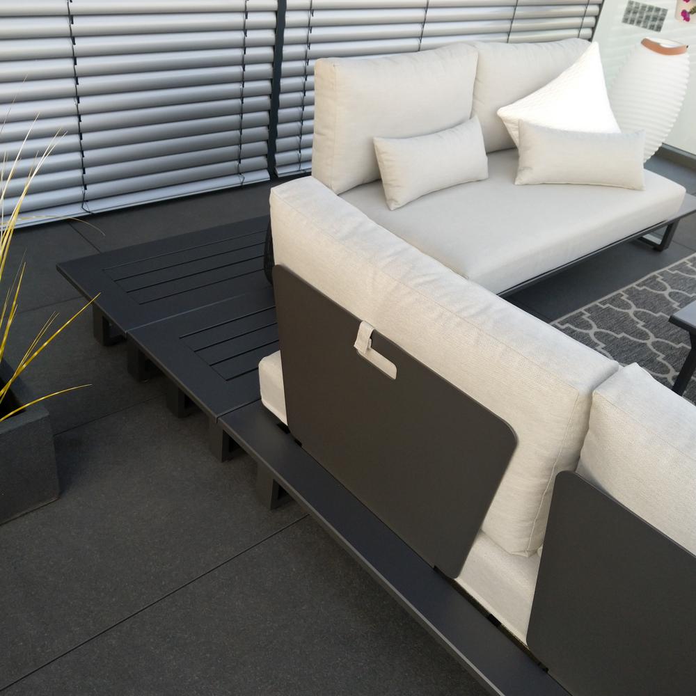 Outdoor Lounge-Möbel Set Grenoble mit Eckaufstellung und integriertem Seitentisch.