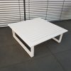 Moderner Loungetisch in weiss aus Aluminium für den Außenbereich