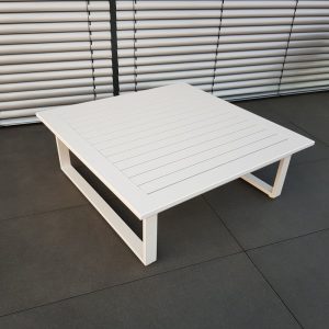 Der perfekte Begleiter für Ihre Lounge Moderner Loungetisch in weiss aus Aluminium für den Außenbereich