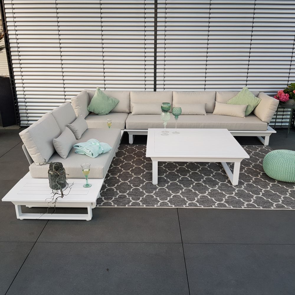 ICM Gartenlounge St. Tropez – Weiße Ecklounge mit Ablage & Beistelltischen Weiße Eck-Lounge St. Tropez mit wetterfestem Aluminiumgestell und stilvollen Beistelltischen Luxus ICM Gartenlounge weiß