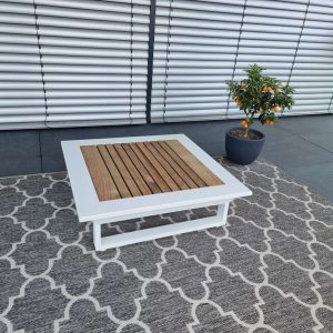 Moderner Loungetisch Kaffeetisch in weiss mit Teakholz aus Aluminium für den Außenbereich