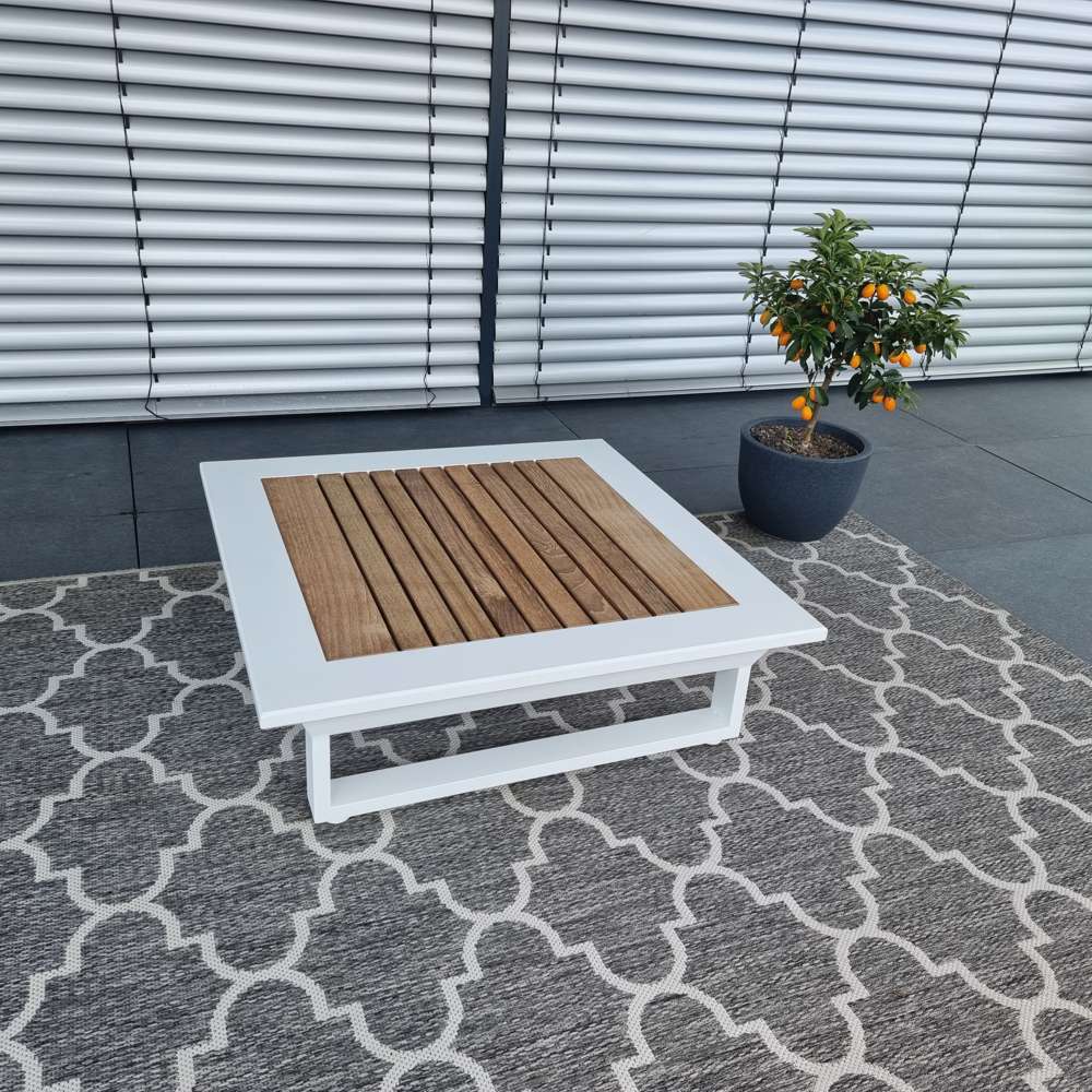 Moderner Loungetisch Kaffeetisch in weiss mit Teakholz aus Aluminium für den Außenbereich
