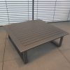 Quadratischer Loungetisch aus Aluminium für gesellige Abende im Garten
