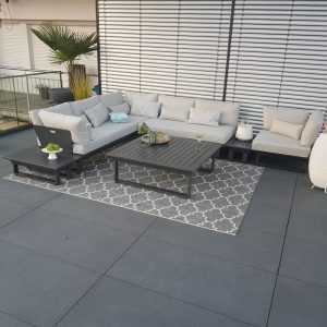 ICM Gartenlounge St. Tropez – Flexible Anordnung mit Einzelmodul & Beistelltisch Exclusive Aluminium Lounge-Set St. Tropez mit Sessel, 3-Sitzer und großem Loungetisch. Made in Germany