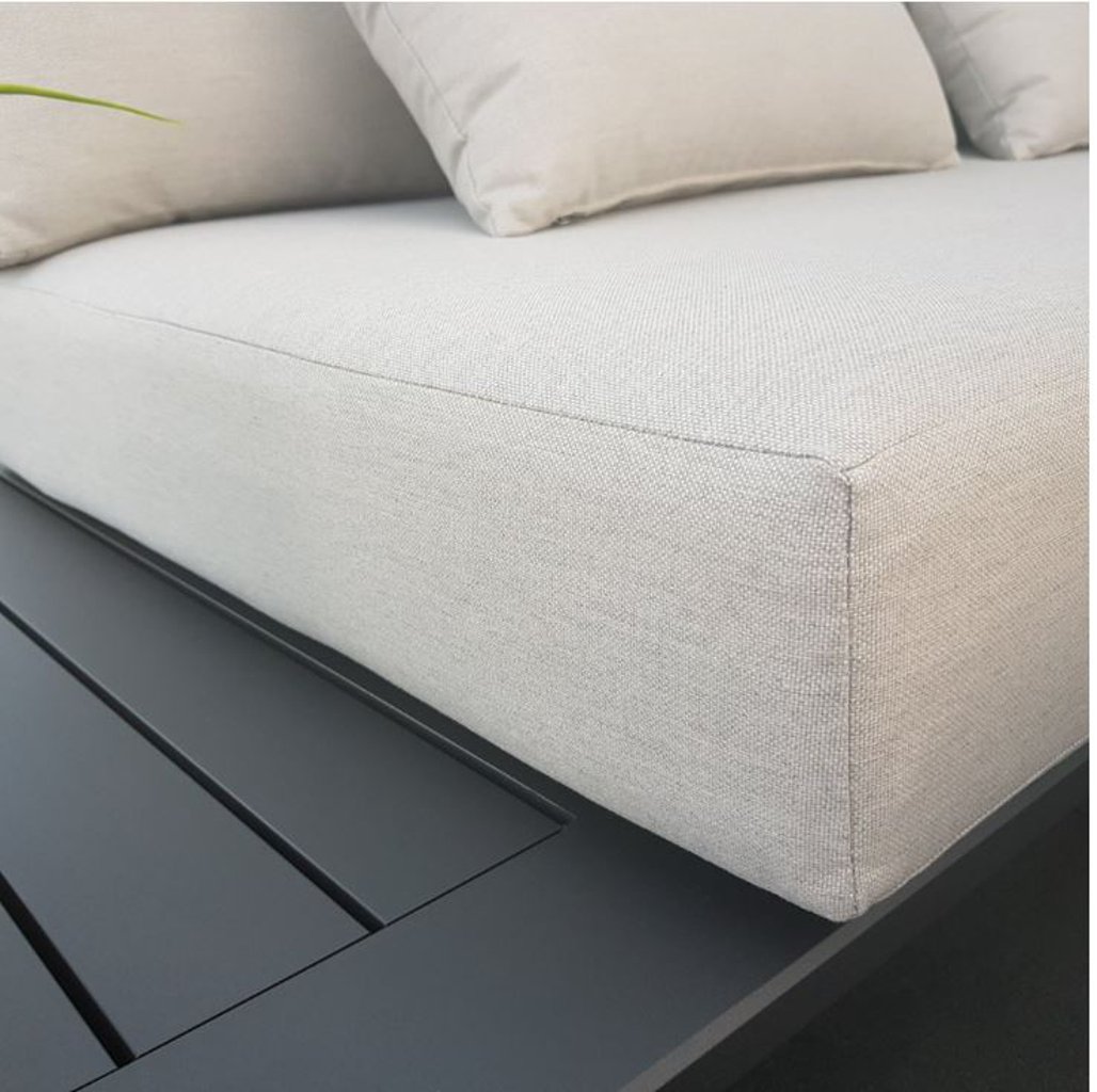 Bequeme Sitzkissen aus hochwertigem Textilstoff für das Loungesofa