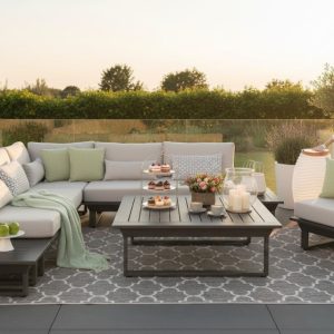 ICM Gartenlounge Set St. Tropez Aluminium - Modulares System Modulares ICM Gartenlounge Set St. Tropez aus pulverbeschichtetem Aluminium mit grauen Kissen (Kundenimpression).