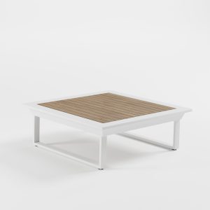 Weißer Outdoor‑Tisch 112×112 cm aus Aluminium mit Teak‑Iroko‑Platte, Cube‑Füßen und 39‑cm‑Höhe – ideal für moderne Lounge‑ und Terrassenbereiche