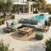 Cannes Outdoor-Lounge Set – Rundecke in Anthrazit Frontansicht der modularen Cannes Outdoor-Lounge Kombination aus zwei 2-Sitzer Modulen mit integriertem Tisch, einem Eckmodul, Kaffeetisch und Loungetisch in der Mitte, anthrazitfarbenes Aluminium mit Teak-Tischplatten, arrangiert als Rundecke auf Terrasse vor Haus mit Pool