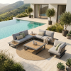 Cannes Outdoor-Lounge Set – Offene Anordnung in Anthrazit Frontansicht der modularen Cannes Outdoor-Lounge Kombination aus zwei 2-Sitzer Modulen mit integriertem Tisch, Kaffeetisch, Eckmodul als Sessel gegenüber und Loungetisch in der Mitte, anthrazitfarbenes Aluminium mit Teak-Tischplatten auf Terrasse vor Haus mit Pool