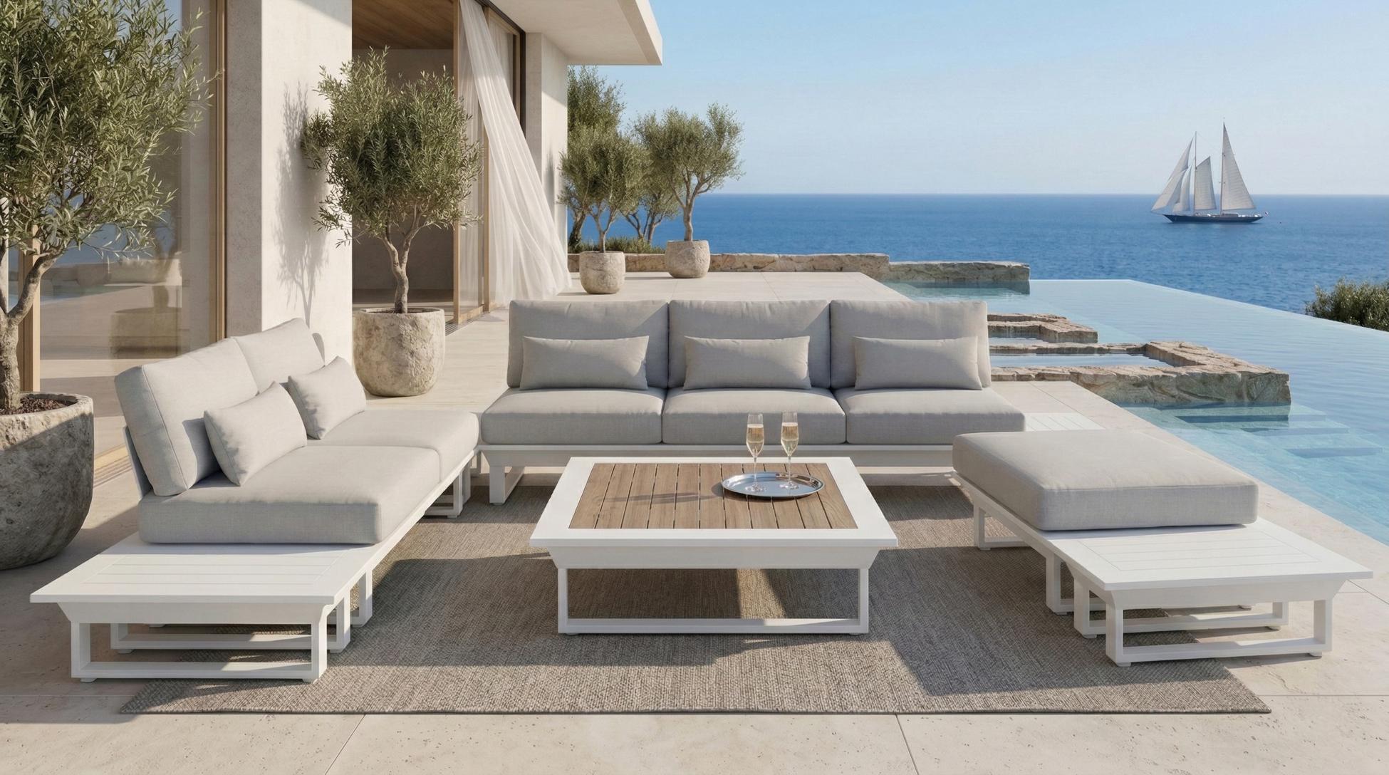 Luxus Outdoor Lounge von ICM auf moderner Terrasse mit Pool und Meerblick