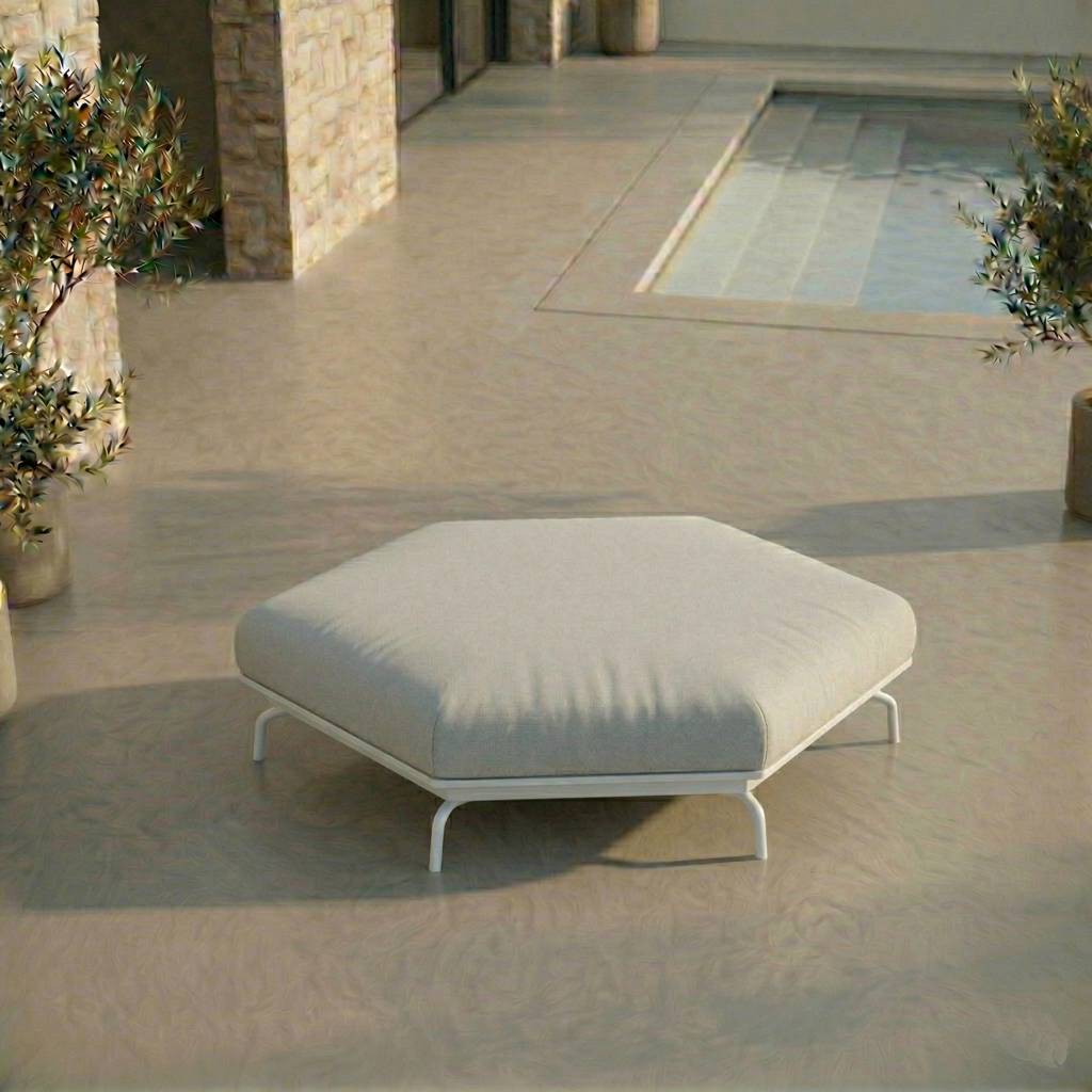 ICM Monaco Serie sechseckiger Aluminium Outdoor Hocker in Weiß für Garten und Terrasse
