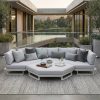 ICM Monaco Outdoor Lounge Set in Weißem Aluminium mit zwei 6-Eck Modulen, Zwischenelement und sechseckigem Hocker – exklusive Chillout Lounge für private Terrassen und Gärten