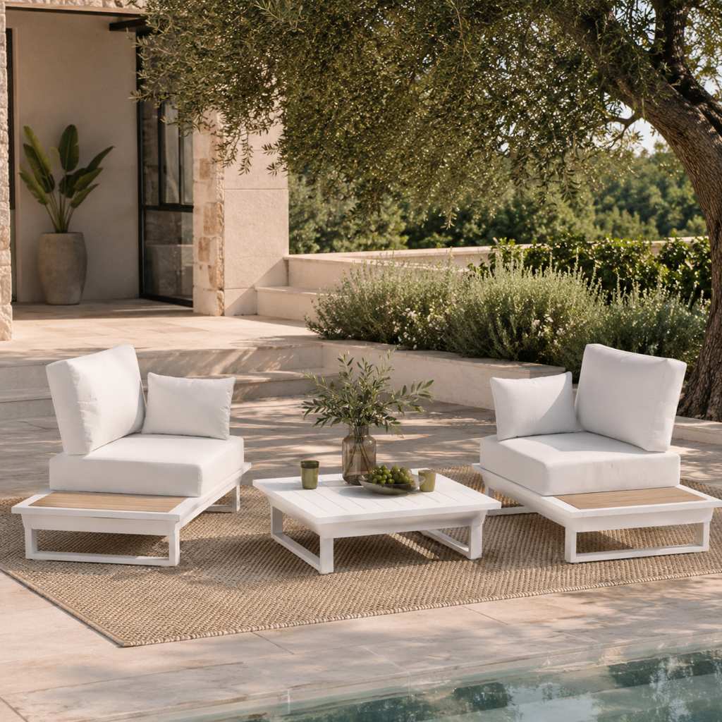 Premium Outdoor Lounge Sessel in Weiß für Terrasse Garten und Poolbereich – ICM Gartenlounge weiße outdoor lounge sessel mit polster und tisch auf terrasse am pool im garten